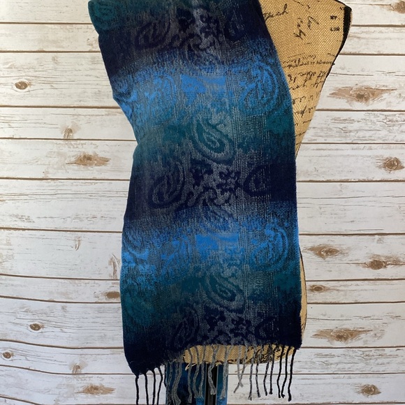 NWT Steve Madden Mid-Weight Ombré Paisley Muffler Scarf-Blue - Picture 3 of 6